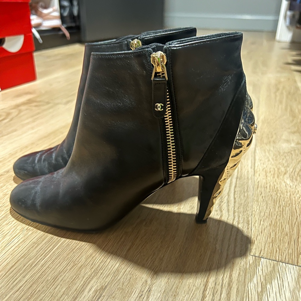 Chanel leather and suede black booties sz 38